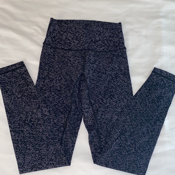 Lululemon HR Size 4 Luxtreme Wunder Unders - Picture 2 of 6